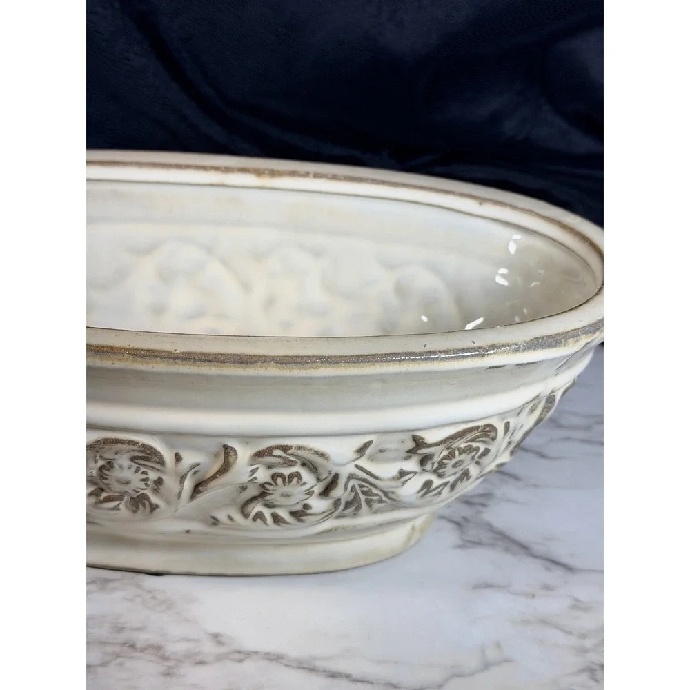 Ivory White leaf Floral Embossed Ceramic Indoor/Outdoor Planter/Pot  11.5(p2893)